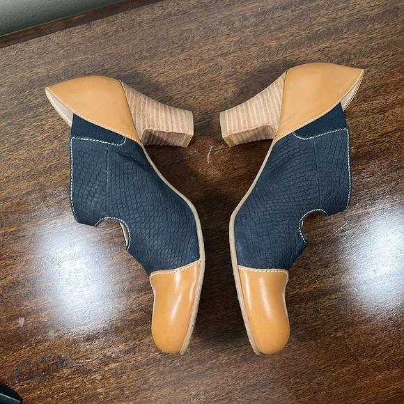 NWOT FIDJI Heeled Pumps Tan & Navy Leather Size 41 Padded Insole - Picture 3 of 10